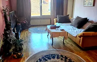 Тристаен апартамент с южно изложение в Център, София
