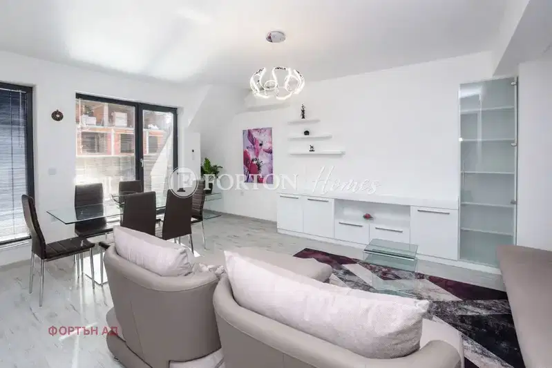 3-bedroom apartment in Sofiya, Centyr