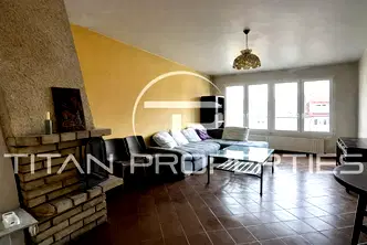 Тристаен апартамент с тераса в Център, София