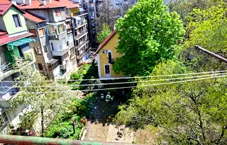 Тристаен апартамент 110 кв.м в Център, бул. Прага, с тераса