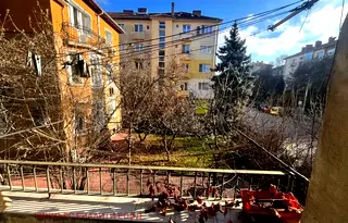 Тристаен апартамент с две тераси в Център, София