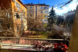 Тристаен апартамент с две тераси в Център, София