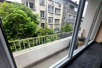 Тристаен апартамент с две тераси в Център, София