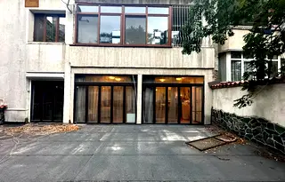 3-стаен апартамент с голяма тераса в Център, София