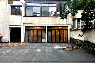 3-стаен апартамент с голяма тераса в Център, София