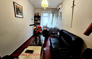 Тристаен апартамент в Център, София с преустройство