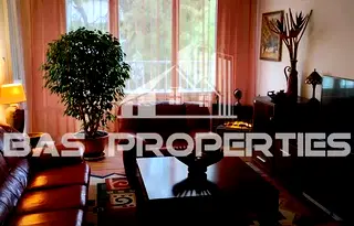 Тристаен апартамент с южно изложение в Център, София