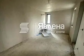 Тристаен апартамент в Център с асансьор и балкон