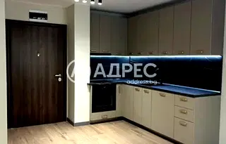 Тристаен апартамент в Център на София с тераса