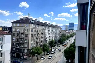 Тристаен апартамент с тераса в центъра на София, Ючбунар