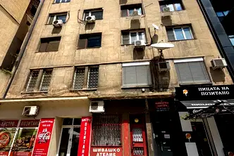 Тристаен апартамент в Център, ул. Позитано с балкон