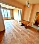 Тристаен апартамент с балкон в Център, София