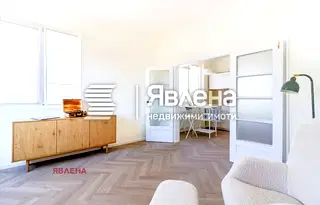 Тристаен апартамент на 5-ти етаж в Центъра на София