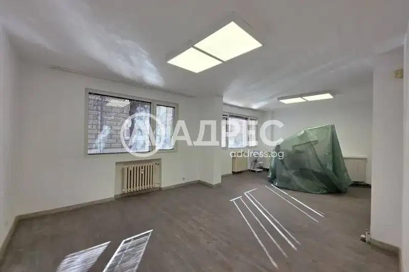 Тристаен апартамент в София, Център