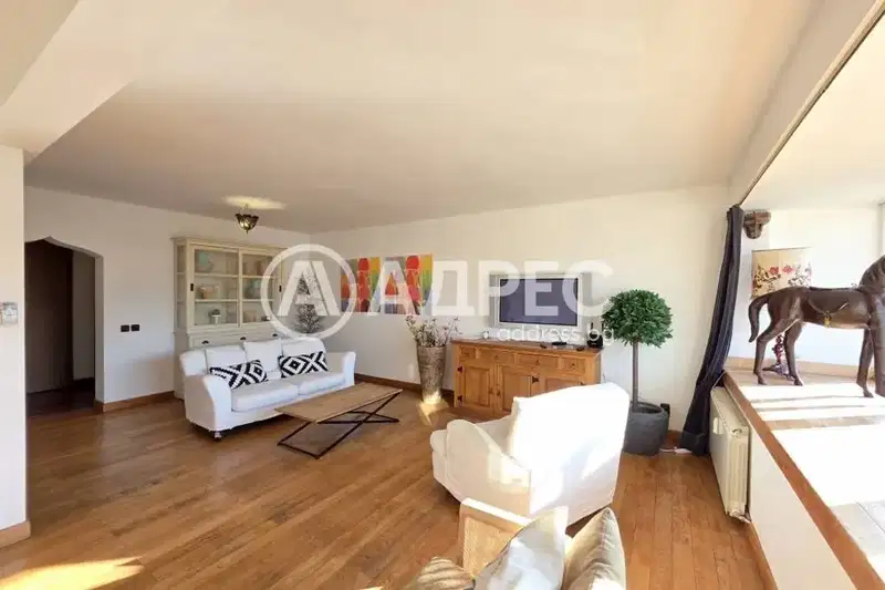 3-bedroom apartment in Sofiya, Centyr