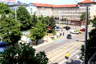 Тристаен апартамент в Център, София с остъклена тераса