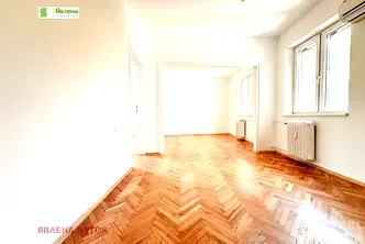 Тристаен апартамент с паркомясто в Център, София