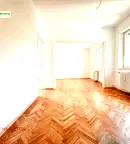 Тристаен апартамент с паркомясто в Център, София