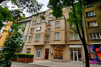 3-стаен апартамент в Център, София с два балкона