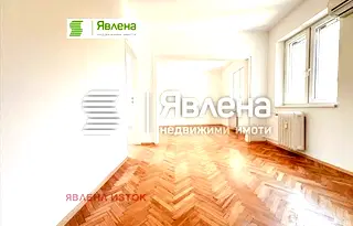 Тристаен апартамент с паркомясто в Център, София
