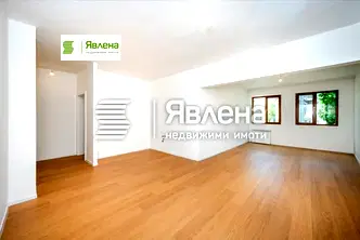 Тристаен апартамент в София, Център