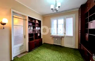 Тристаен апартамент в Център, София с високи тавани