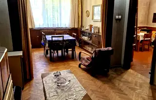 Тристаен апартамент в Център, ул. Ген. Йосиф В. Гурко, нужда от ремонт