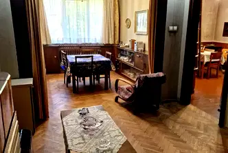 Тристаен апартамент в Център, ул. Ген. Йосиф В. Гурко, нужда от ремонт