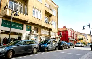 3-стаен апартамент в Център с балкон и мазе