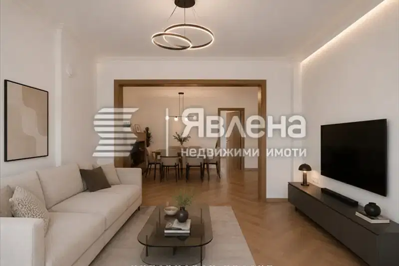 Тристаен апартамент с тераса в Център, София