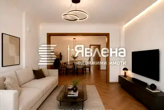 Тристаен апартамент с тераса в Център, София
