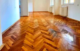 Тристаен апартамент в Център с паркомясто и тераса