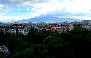 Тристаен апартамент с тераса в Център, София