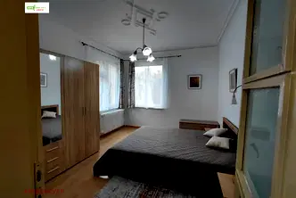 Тристаен апартамент с паркомясто в Центъра на София
