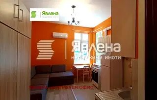 Четиристаен апартамент с таван и паркоместа в Център, София