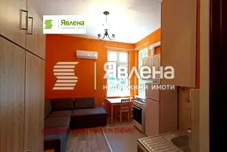 Четиристаен апартамент с таван и паркоместа в Център, София