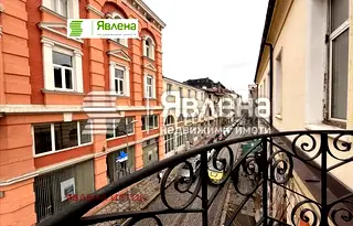 Просторен 4-стаен апартамент в Център, София с високи тавани