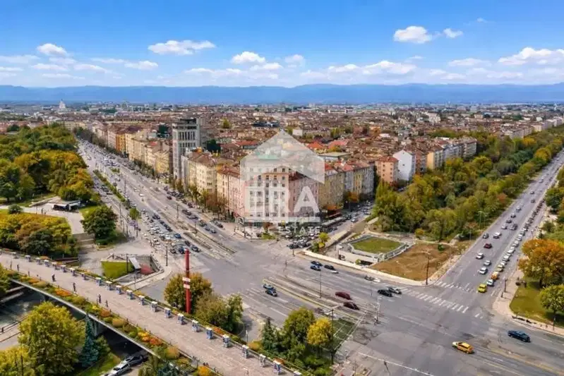 Тристаен мезонет с панорамни тераси в Център, София
