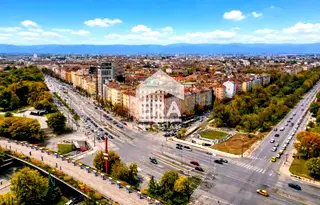 Тристаен мезонет с панорамни тераси в Център, София