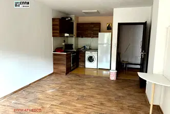 Двустаен апартамент с паркинг в Център, София