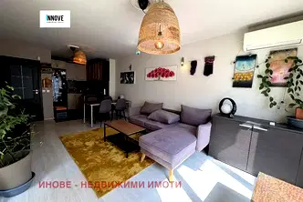 Двустаен апартамент в Център, София с балкон и асансьор