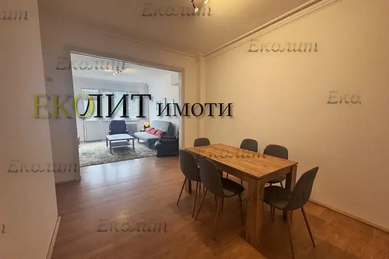 Двустаен апартамент с две тераси в Център, София