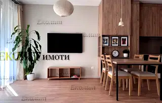 Луксозен 2-стаен апартамент с тераса в Център, София