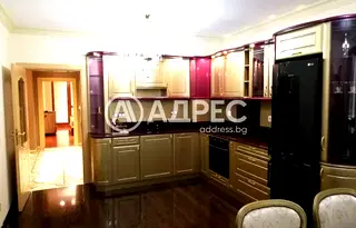 Двустаен апартамент с тераса и гледка към Витоша в Център, София