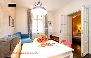 Двустаен апартамент с две бани в Център, София