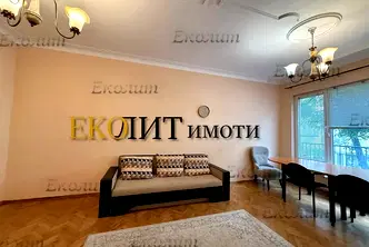 Просторен 2-стаен апартамент в Център с гараж