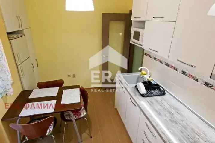 Двустаен апартамент с две тераси в Център, София