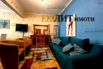 Луксозен 2-стаен апартамент в Център с тераса