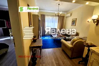 Тристаен апартамент в Център, София с тераса