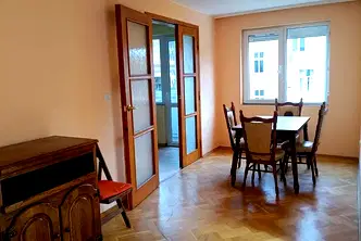Тристаен апартамент с паркомясто в Център, София